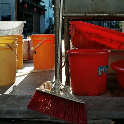 Plastic Bucket with Lid & Wire Handle 20L