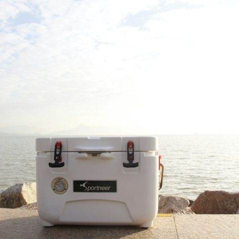 Plastic Cooler Box 26-32L